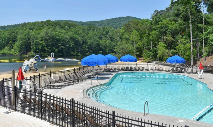 Big Canoe Cabina | Beautiful Views, Arcade, Shuffleboard, Pinball, 4BR 3BA - 3 King Beds