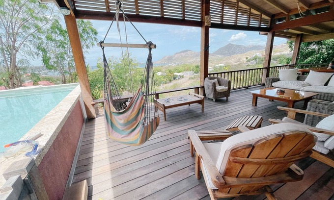 Piccadilly Casa | Beautiful Views of English Harbour! 4 Bedroom Property with