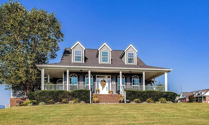 Blaine Casa | Beautiful Views of the Smoky Mountains, Close to Gatlinburg