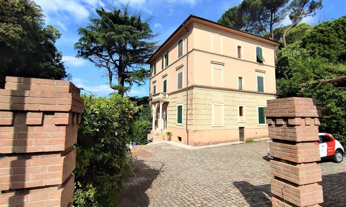 Massa Marittima Villa | Maravillosa casa de vacaciones con A/C, WIFI, TV, patio, mascotas permitida y aparcamiento
