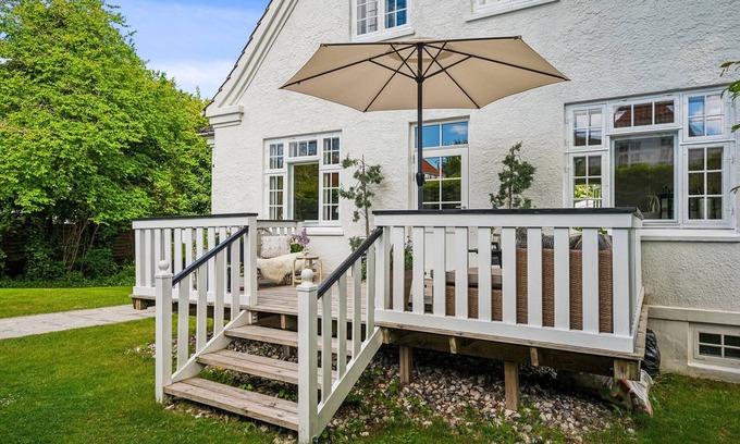 Taastrup Villa | Beautiful Villa, 150 m2 activity hall with tabletennis etc. outdoor 6 pers. spa