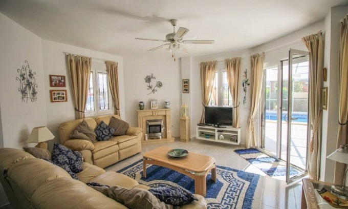 Arboleas Villa | Hermosa villa de lujo, 3 camas, 3 baños, piscina privada cerrada sin moscas, en la ciudad