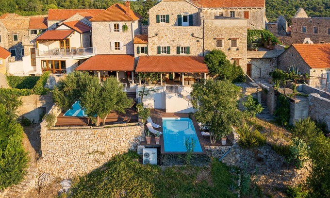 Pitve Villa | Beautiful Villa Adoral & Bea