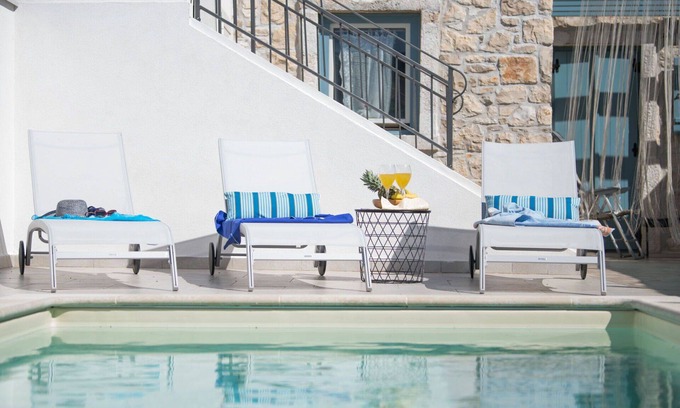 Fiorini Casa | Casa de vacaciones con piscina privada, WIFI, A/C, TV, terraza, mascotas permitida, aparcamiento