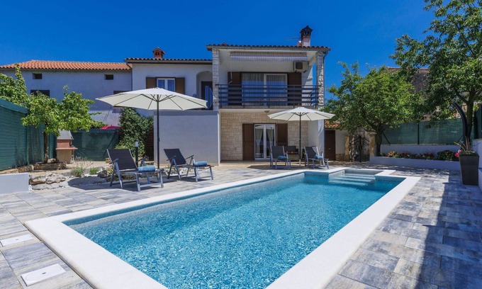 Sajini Casa | Estupenda casa de vacaciones con A/C, piscina privada, WIFI, TV, terraza y aparcamiento
