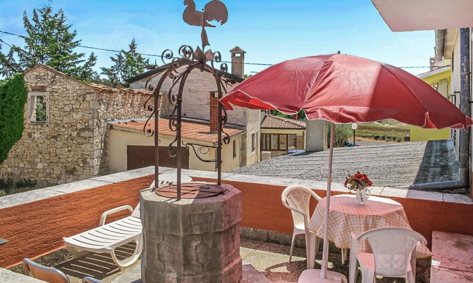 Vrznaveri Casa | Maravillosa casa de vacaciones con WIFI, A/C, TV, terraza, mascotas permitida y aparcamiento