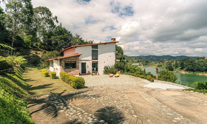 Guatape Cabaña | Hermosa Villa Guatape-Peñol con lindas vistas al lago