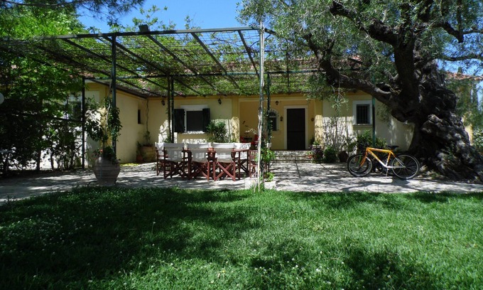 Gaitanion Casa | Hermosa villa en un olivar de 11 acres