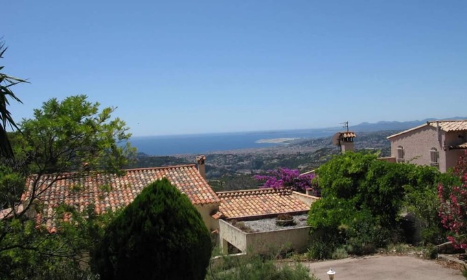 Cantaron Casa | ACERCA DE VILLA RENOVADA NIZA