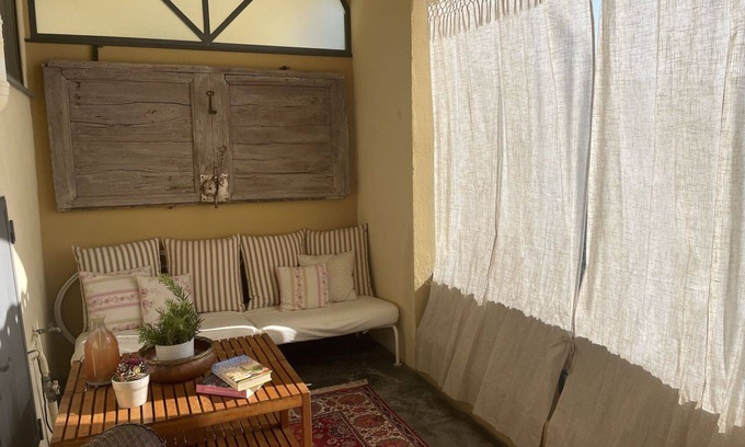Valloria Casa | Maravillosa casa de vacaciones para 4 personas con terraza y aparcamiento