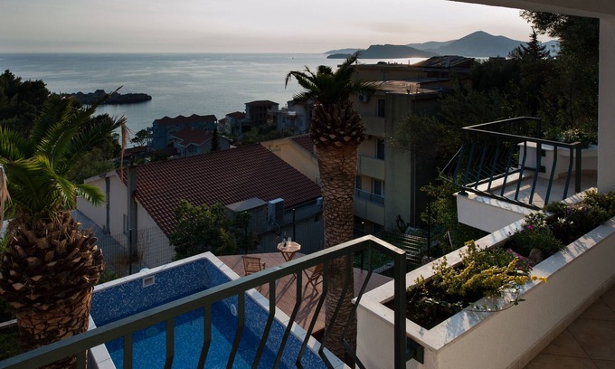 Sveti Stefan Villa | Hermosa VILLA MIA con piscina privada y vistas al mar