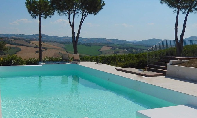 San Giovanni In Marignano Villa | Hermosa villa con vistas al mar en las colinas de Cattolica. Gran piscina privada.