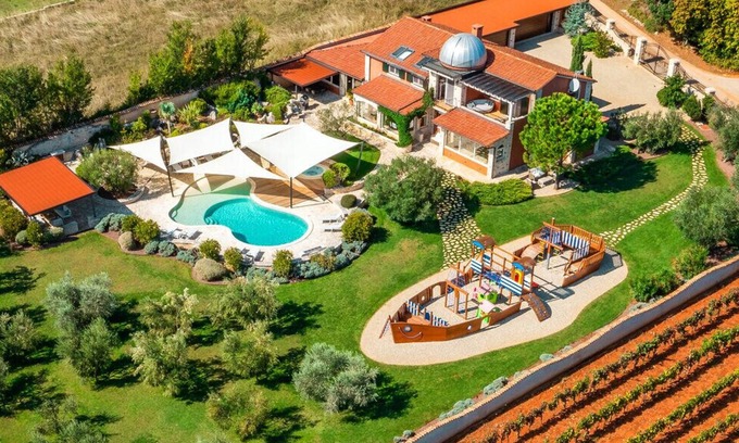 Valtura Villa | Villa Omo by Villas Guide