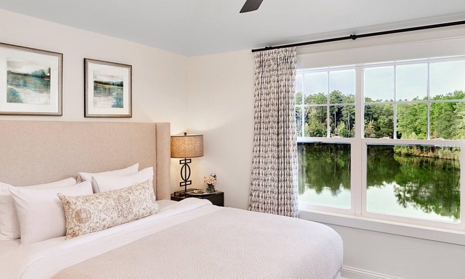 Douglasville Villa | Beautiful Villa Overlooking Lunker Lake w/ Kitchenette & WiFi - Pet Friendly