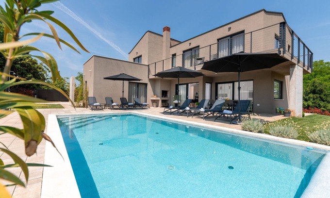 Farini Villa | Villa Perlin by Villas Guide