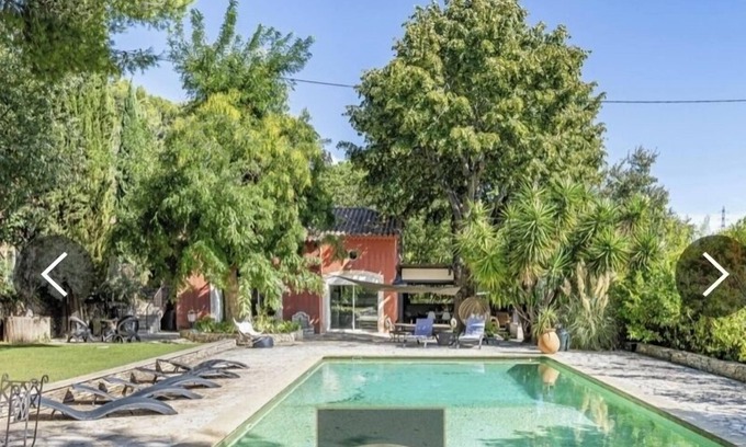 Les Trois Lucs Casa | Piscina VILLA HERMOSA, jacuzzi, tranquilo jardín elevado, en Marsella Puertas