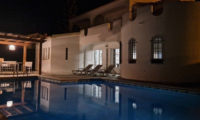 Vale de Carro Villa | Hermosa villa, con jardín y piscina privada, Clim, Wifi gratuito, cerca de pla