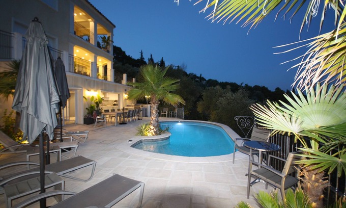 Montauroux Villa | Hermosa villa, reciente cómoda y bien equipada, con piscina, aire acondicionado, wifi