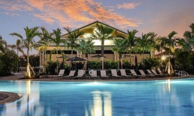 Braden River Villa | Beautiful Villa Esplanade at Azario