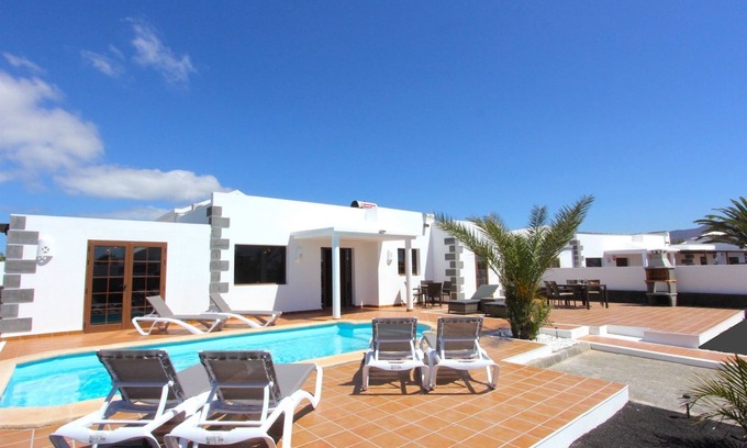 Playa Blanca Villa | Hermosa Casa del Paraíso en el Parque del Rey en Playa Blanca con piscina climatizada
