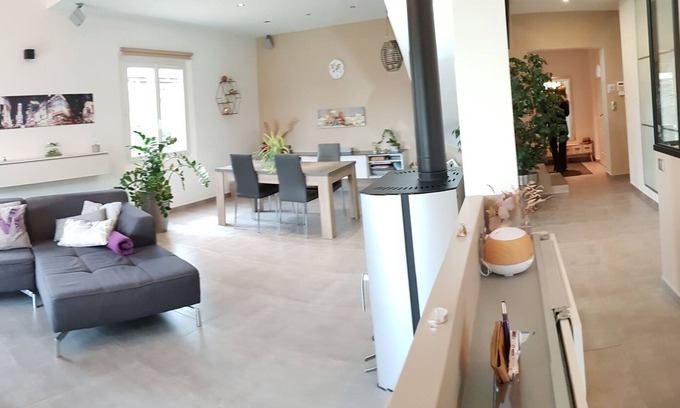 La Barben Villa | Beautiful villa with pool in Provence