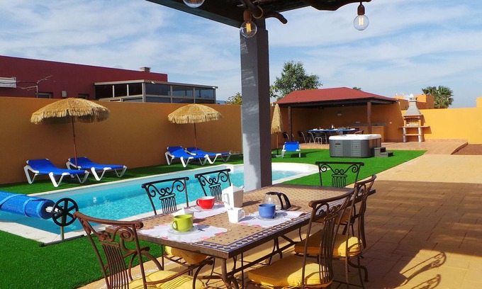 Costa de Antigua Villa | preciosa villa con piscina climatizada, jacuzzy exterior, wifi gratis