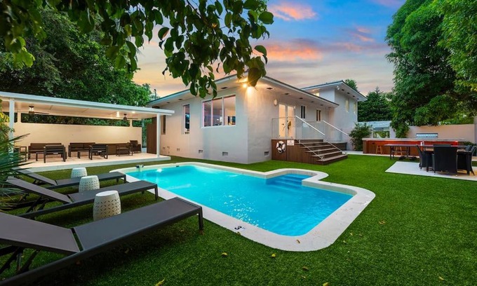 Seybold Casa | Beautiful Villa with heated pool Must seen!