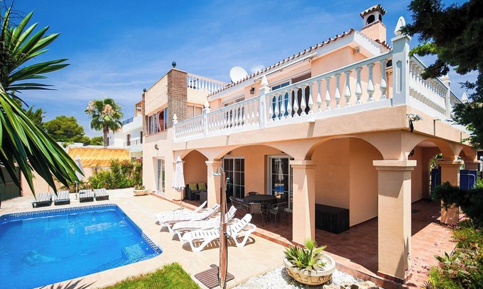 Urbanizacion Costabella Villa | HERMOSA VILLA CON PISCINA PRIVADA, JARDÍN CERCA DE LA PLAYA, PISCINA CLIMATIZADA