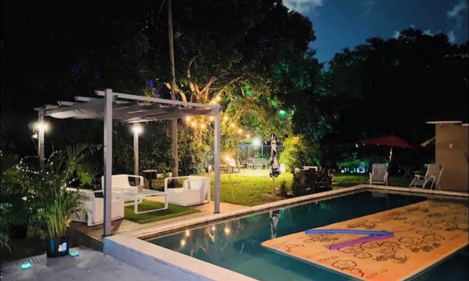Golden Glades Casa | Beautiful Villa with Pool in awesome Miami!