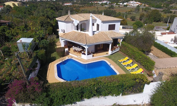Pata de Baixo Villa | Hermosa villa con piscina y jardín - Casa Adriana