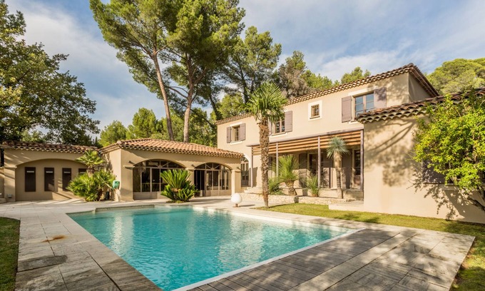 Sarrians Villa | Beautiful villa with swimming pool, in a peaceful setting surrounded by pine trees