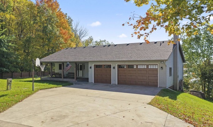 Faribault Casa | Beautiful walk out rambler on Fox Lake, great for year round use
