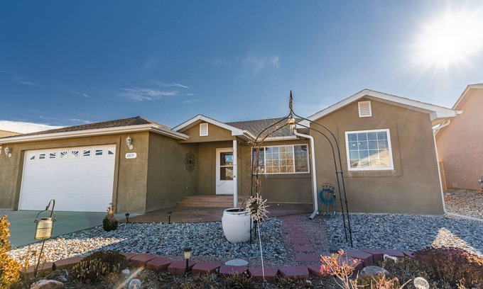 Canon City Casa | Beautiful Warm and Spacious Home, 3bed/2 full bath