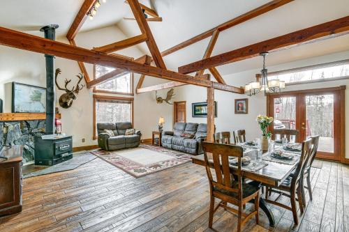 Wasilla Casa | Beautiful Wasilla Home Rental with Deck and Gas Grill!