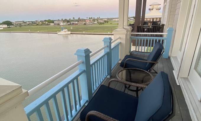 Galveston Cabaña | Beautiful water front cottage