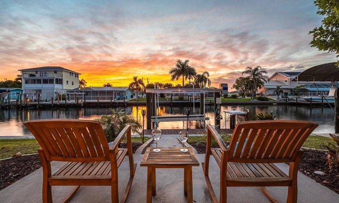 Matlacha Casa | Beautiful Water Views, Tropical Sunsets, Gulf Access - Villa Island Escape - Roelens Vacations