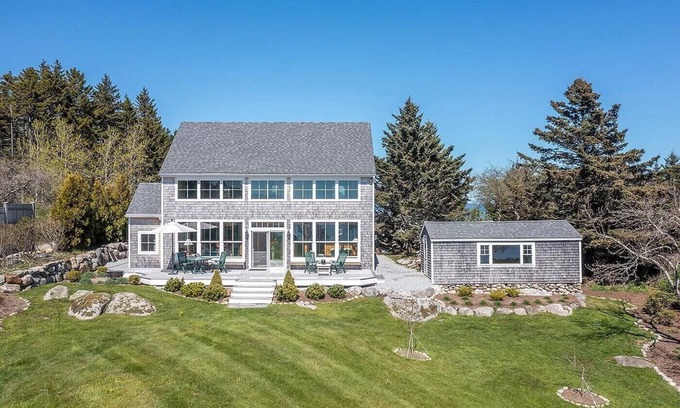 Spruce Head Casa | Beautiful Waterfront Home