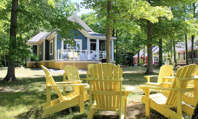 Cherry Valley Cabaña | Beautiful Waterfront Cottage on a Resort Community - near beaches of Sandbanks
