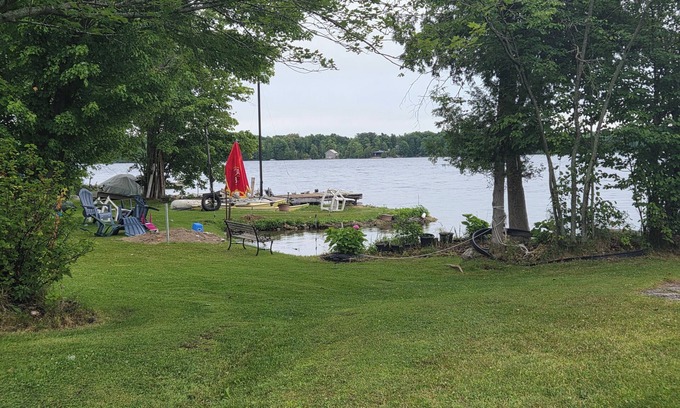 Rideau Lakes Cabaña | Beautiful Waterfront Cottage