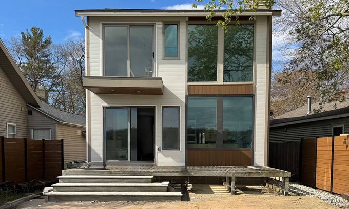 Norton Shores Casa | Beautiful Waterfront Getaway on Mona Lake in Norton Shores