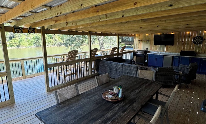 Modeste Casa | Beautiful Waterfront Camp