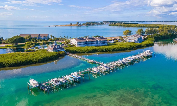 Boca Grande Condominio | Hermoso condominio frente al mar en el norte de Boca Grande - un espacio sereno, feliz!