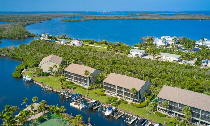 Bokeelia Condominio | Beautiful waterfront condo with gulf access
