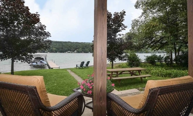 Penn Yan Cabaña | Beautiful waterfront cottage with dock and fire pit
