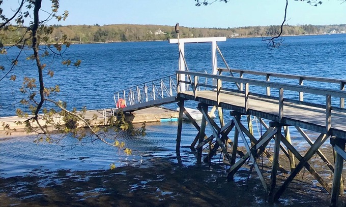 Boothbay Casa | BOOTHBAY Family Friendly H2O front Home