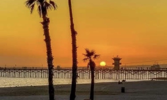 Old Towne Apartamento | Beautiful Waterfront Seal Beach Rental