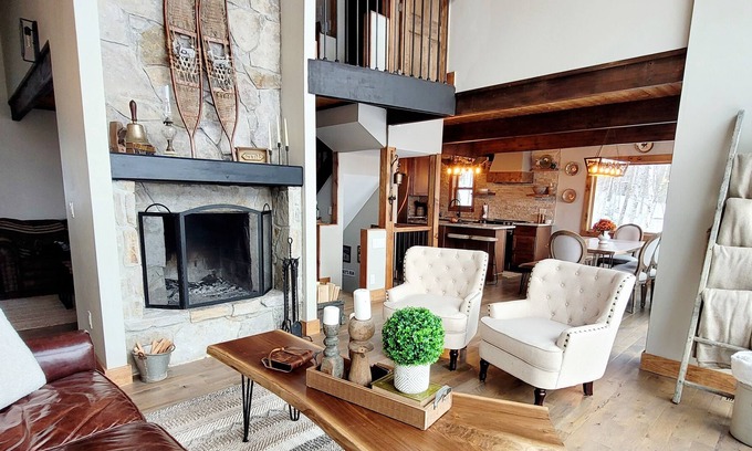 Andover Casa | Beautiful West-Facing Home with Amazing Mountain & Sunset Views, Fireplace