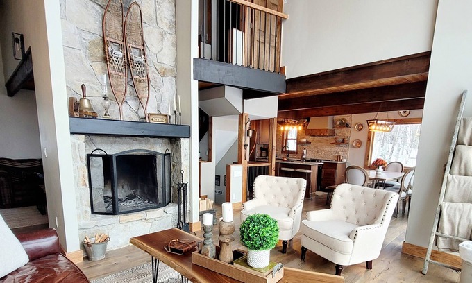 Andover Casa | Beautiful West-Facing Home with Amazing Mountain & Sunset Views, Fireplace