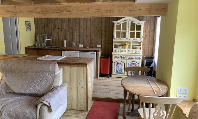 Bazens Casa | Beautiful wooden clad gite with many original features with hot tub