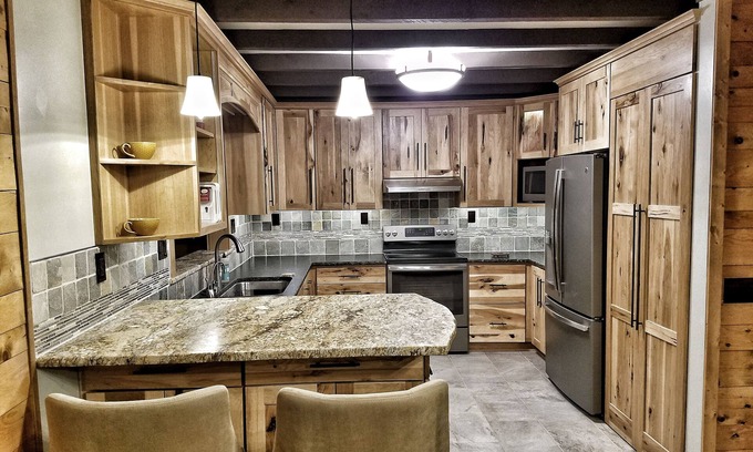 Harrietstown Casa | Hermosa casa Adirondack durante todo el año con privacidad, bañera de hidromasaje y vistas impresionantes